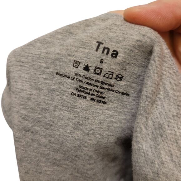 2/$20 TNA Classic Logo Cropped Tank Top Size: Small - Picture 6 of 6